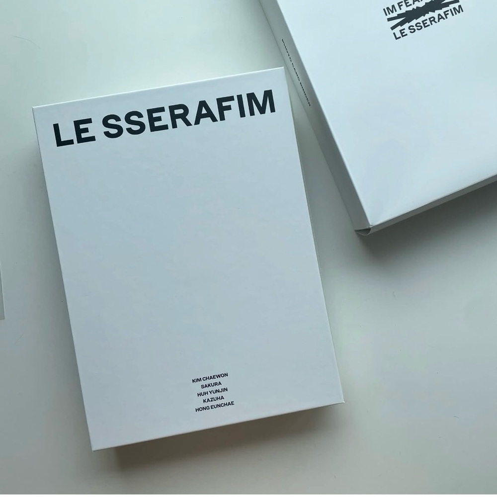 LE SSERAFIM photocard binder